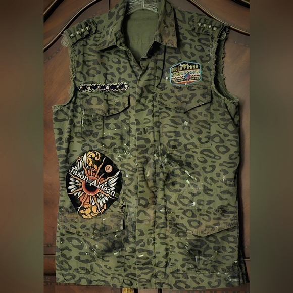 UPCYCLED Distressed 'SHE'S COUNTRY'/'Jason Aldean' Sleeveless Army Green Vest - Picture 2 of 10